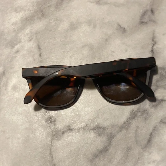 Sunglasses - Picture 7 of 14